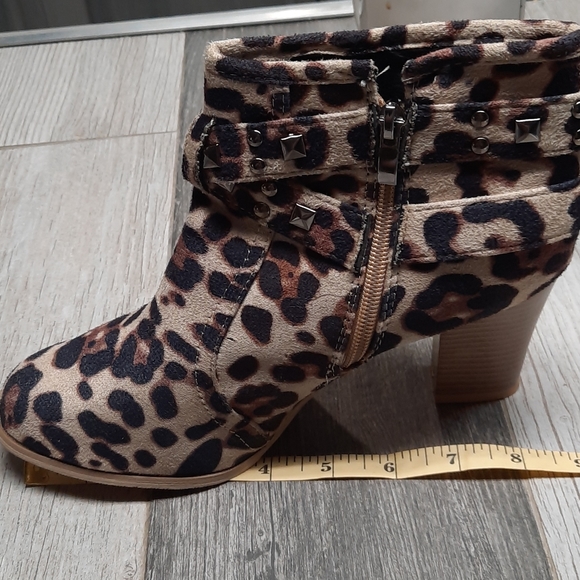 Leopard double strap grommet suede boot - Picture 8 of 11